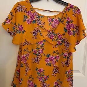 Blouse 💚 Floral Women’s Size Large Fluttering Sleeves